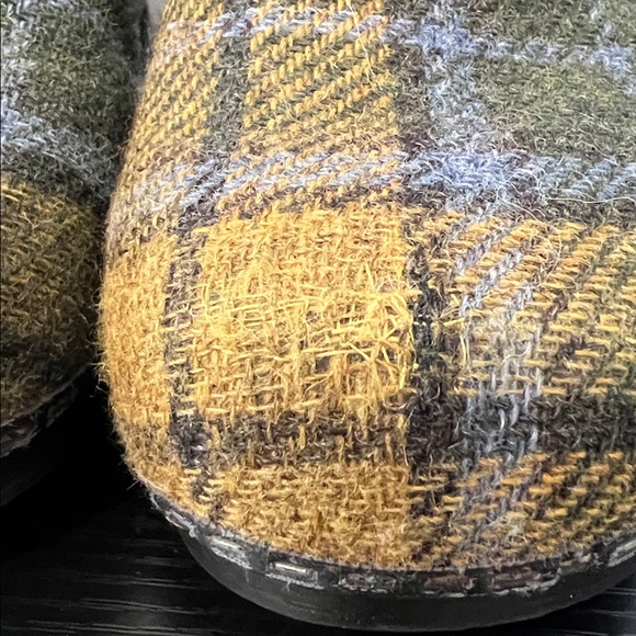 Dansko Plaid Print Multicolor Wool Clogs Size 40 / 10 **Left shoe Damaged** - Picture 4 of 14